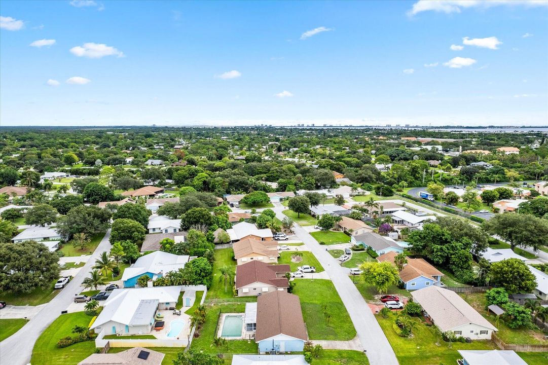 Active With Contract: $399,000 (3 beds, 2 baths, 1369 Square Feet)