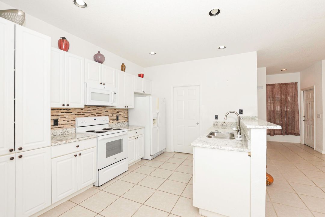 For Sale: $274,000 (2 beds, 2 baths, 1335 Square Feet)