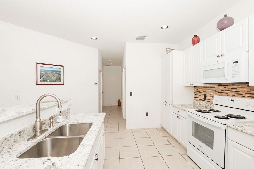 For Sale: $274,000 (2 beds, 2 baths, 1335 Square Feet)