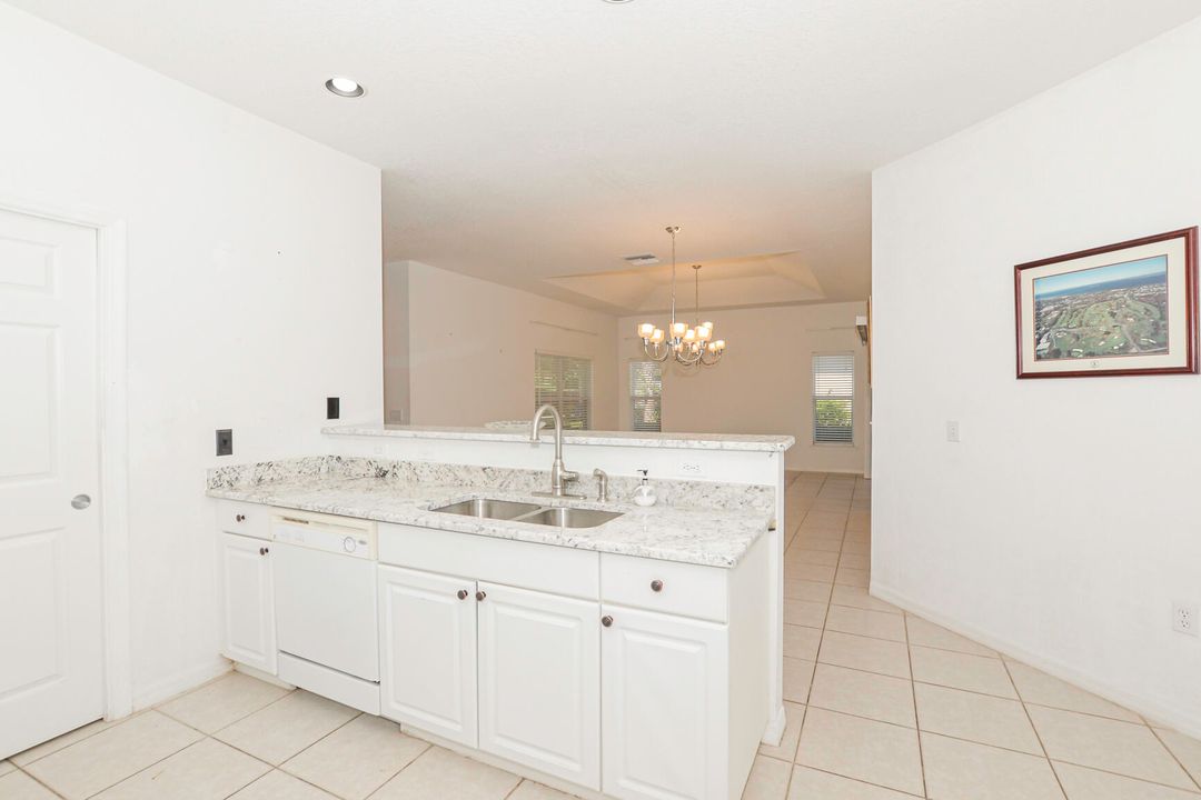 For Sale: $274,000 (2 beds, 2 baths, 1335 Square Feet)