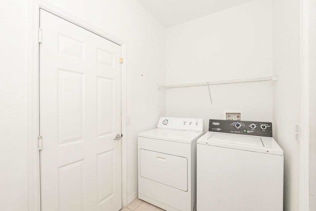 For Sale: $274,000 (2 beds, 2 baths, 1335 Square Feet)