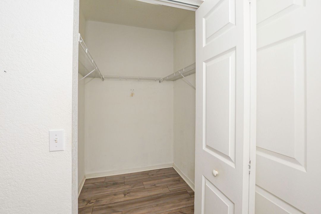 For Sale: $274,000 (2 beds, 2 baths, 1335 Square Feet)