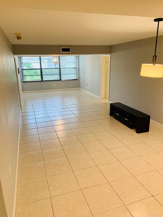 For Rent: $2,150 (2 beds, 2 baths, 1397 Square Feet)