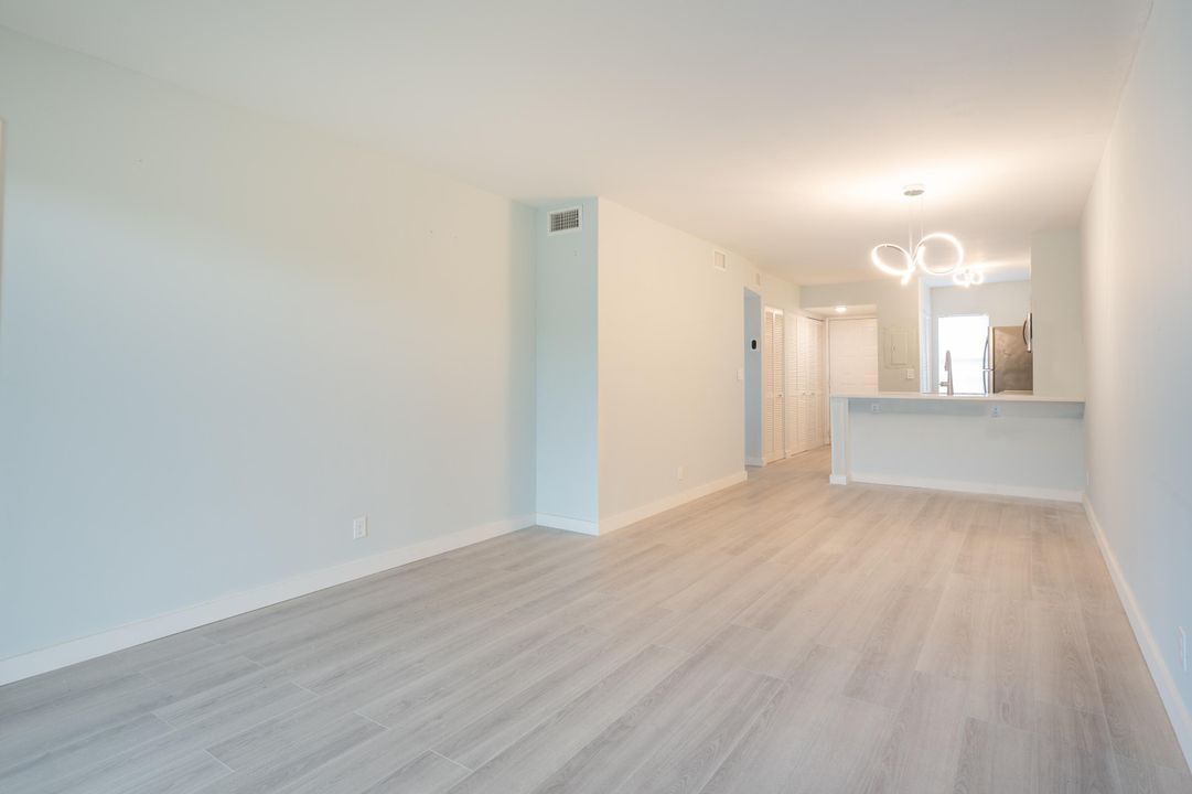 Active With Contract: $255,000 (2 beds, 2 baths, 825 Square Feet)