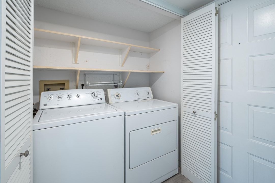 Active With Contract: $255,000 (2 beds, 2 baths, 825 Square Feet)