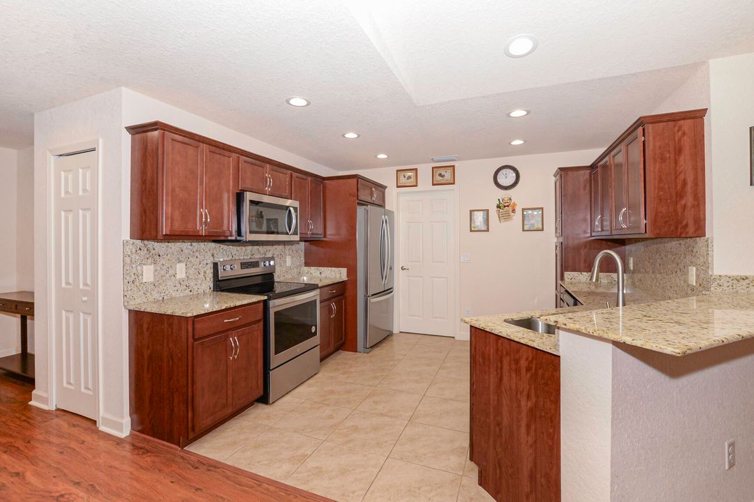 For Sale: $199,000 (2 beds, 2 baths, 1451 Square Feet)