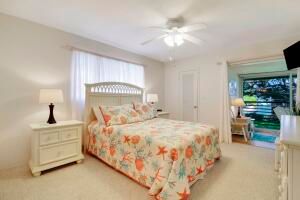 For Rent: $3,800 (2 beds, 2 baths, 920 Square Feet)