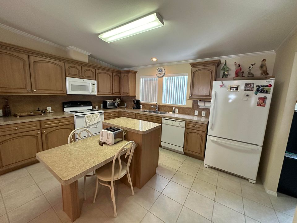 Active With Contract: $279,000 (3 beds, 2 baths, 1920 Square Feet)