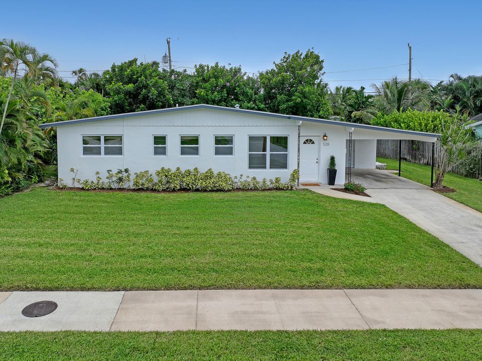 Active With Contract: $595,000 (3 beds, 1 baths, 1648 Square Feet)