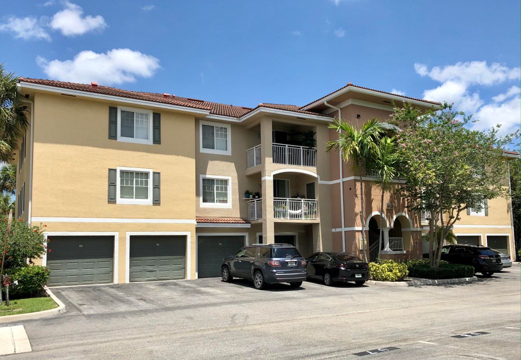 Active With Contract: $2,400 (3 beds, 2 baths, 1493 Square Feet)