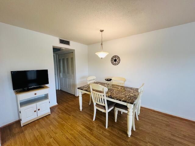 For Sale: $97,999 (1 beds, 1 baths, 719 Square Feet)