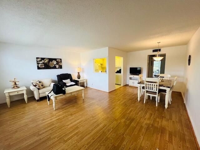 For Sale: $97,999 (1 beds, 1 baths, 719 Square Feet)