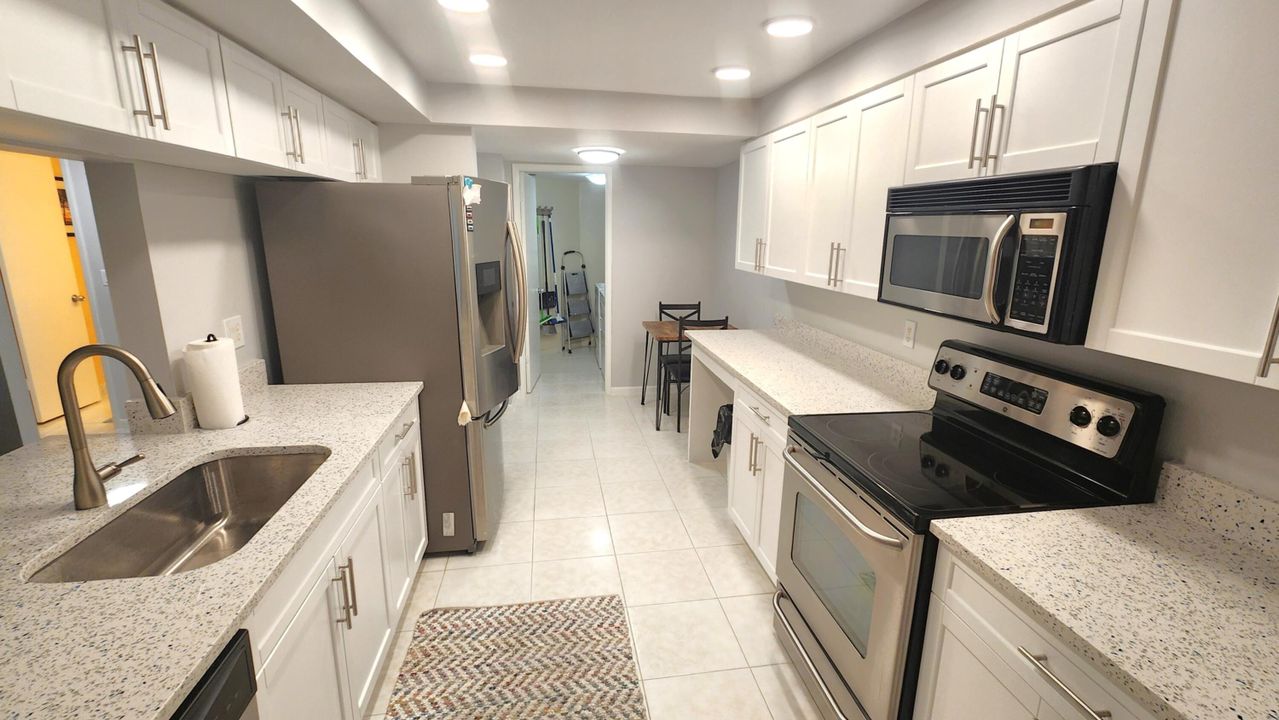 Active With Contract: $359,900 (2 beds, 2 baths, 1175 Square Feet)