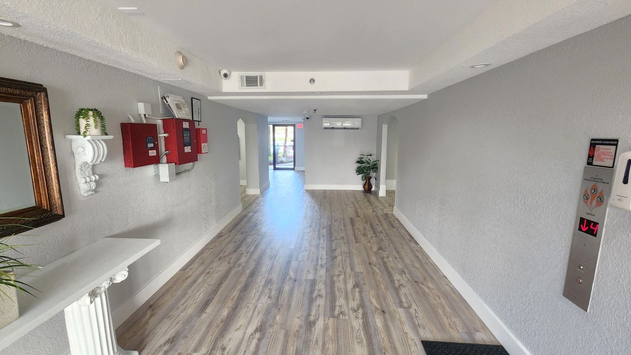 Active With Contract: $359,900 (2 beds, 2 baths, 1175 Square Feet)