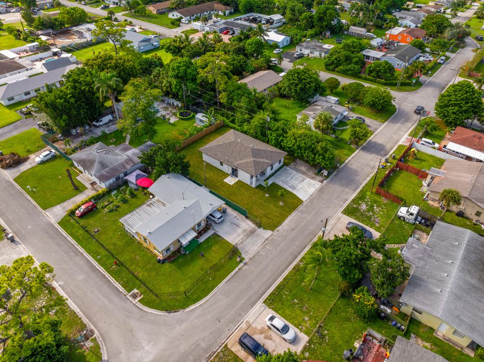 Active With Contract: $575,000 (4 beds, 3 baths, 1671 Square Feet)