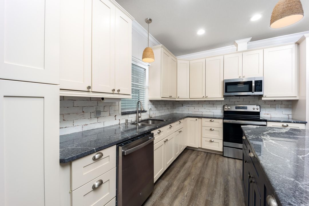 For Sale: $369,000 (2 beds, 2 baths, 1752 Square Feet)