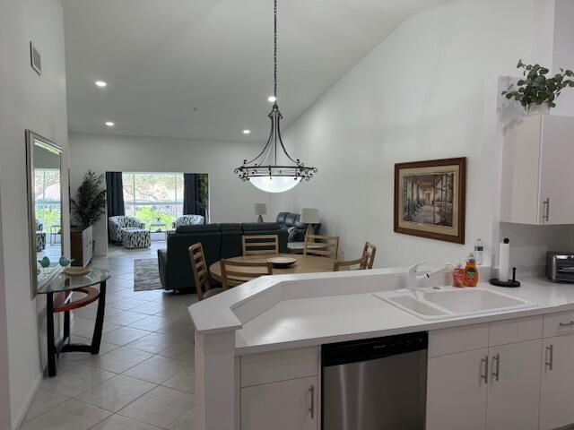 Active With Contract: $4,500 (3 beds, 2 baths, 1813 Square Feet)