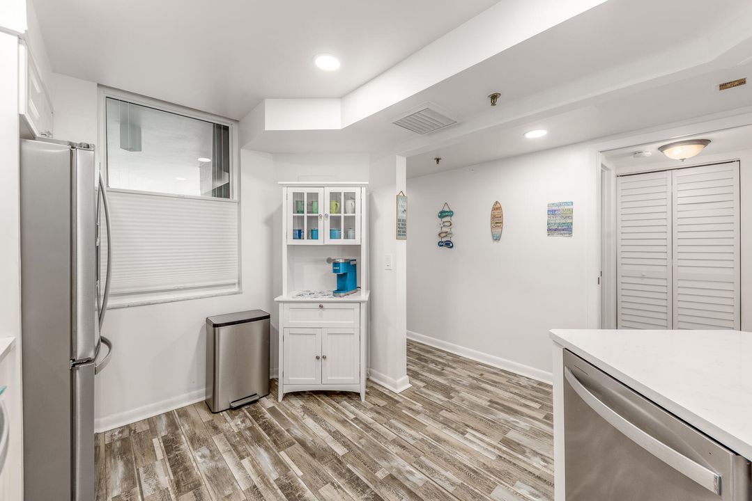 For Sale: $615,000 (2 beds, 2 baths, 1290 Square Feet)