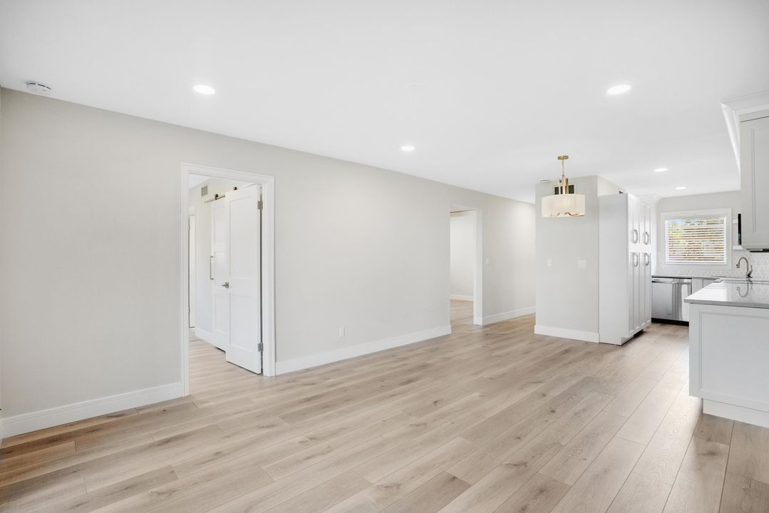 Active With Contract: $2,350 (2 beds, 2 baths, 891 Square Feet)