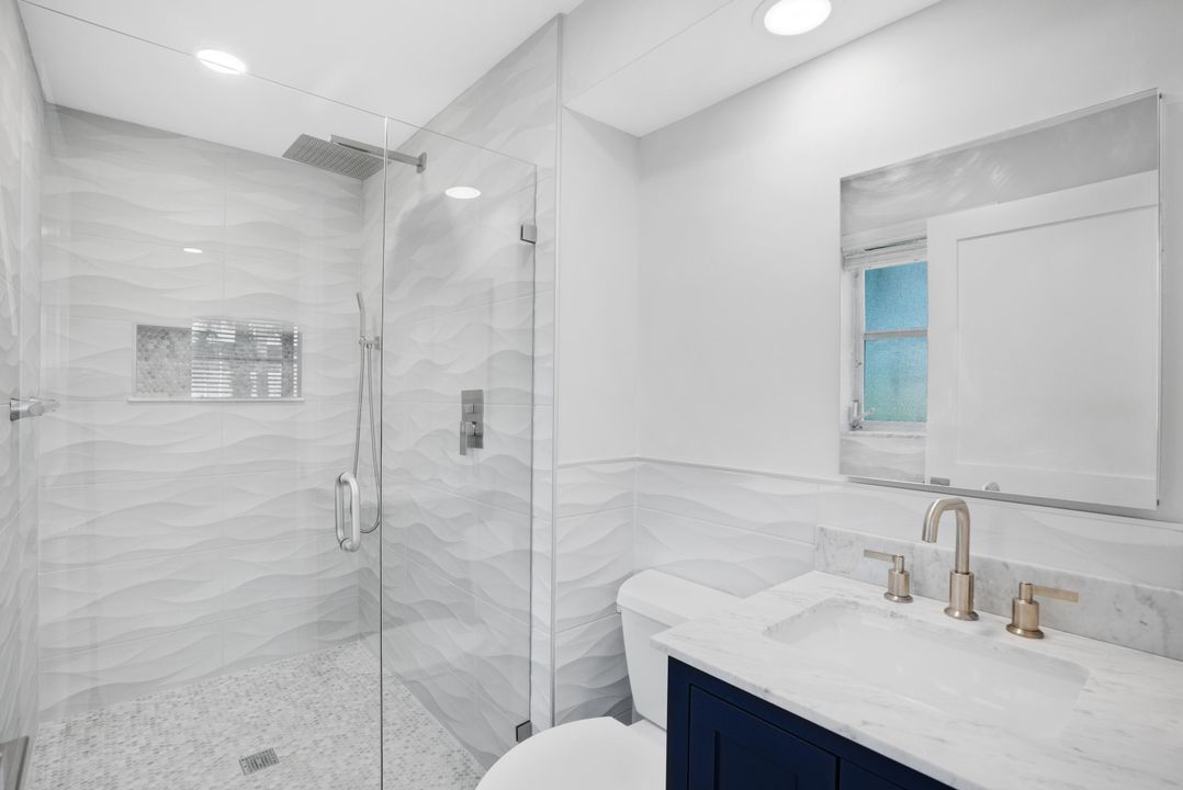 Active With Contract: $2,350 (2 beds, 2 baths, 891 Square Feet)