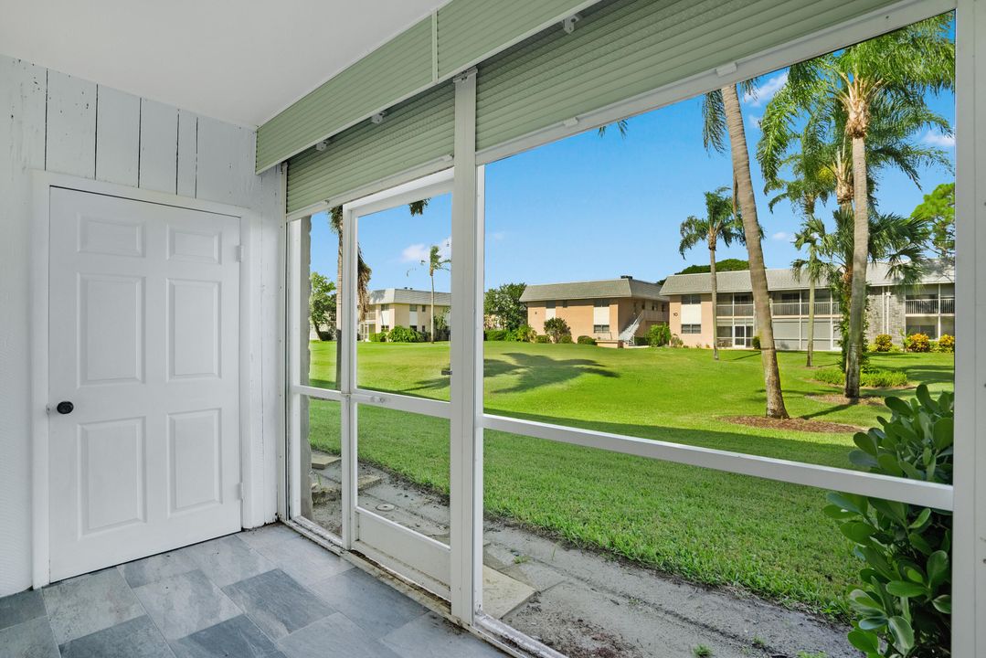 Active With Contract: $2,350 (2 beds, 2 baths, 891 Square Feet)