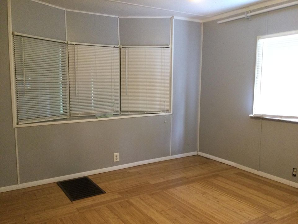 For Sale: $31,000 (2 beds, 2 baths, 984 Square Feet)