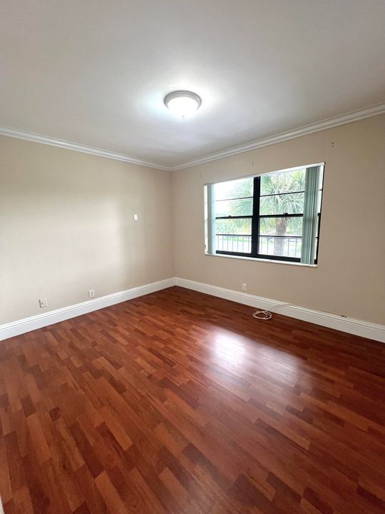 For Rent: $2,150 (2 beds, 2 baths, 979 Square Feet)