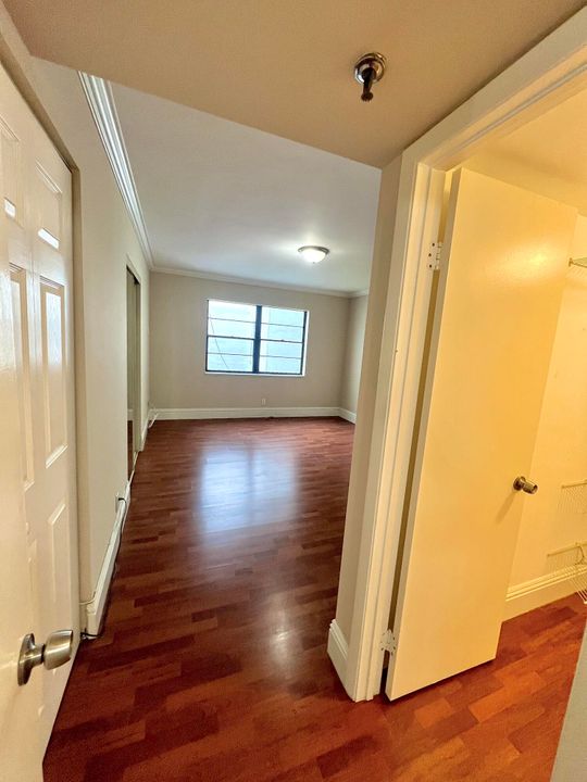 For Rent: $2,150 (2 beds, 2 baths, 979 Square Feet)