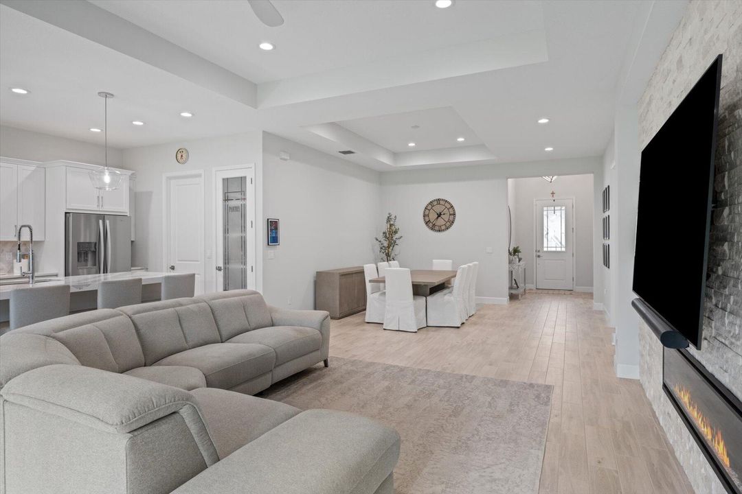 Active With Contract: $625,000 (3 beds, 2 baths, 1916 Square Feet)