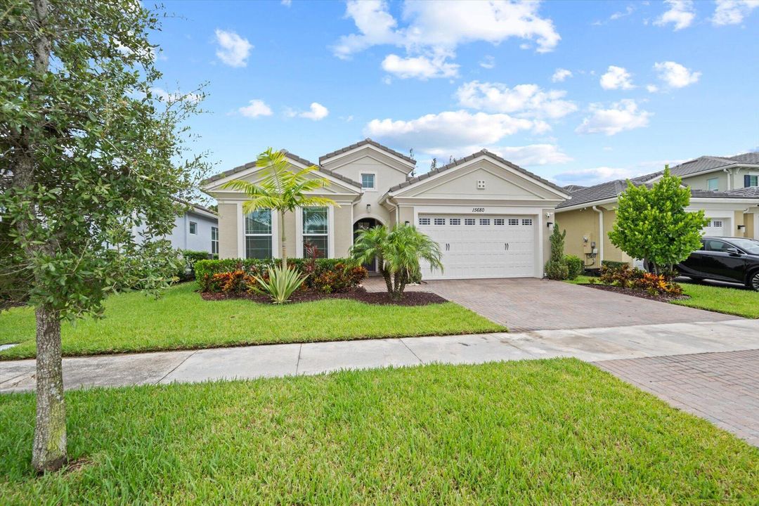 Active With Contract: $625,000 (3 beds, 2 baths, 1916 Square Feet)