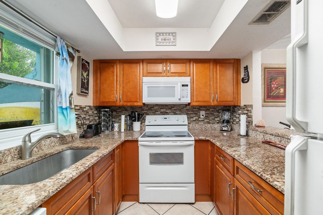 For Sale: $320,000 (2 beds, 1 baths, 1088 Square Feet)