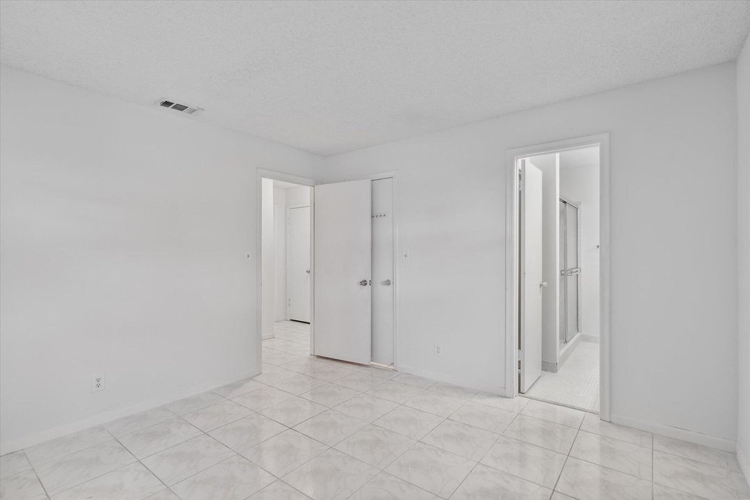 For Sale: $299,990 (2 beds, 2 baths, 1317 Square Feet)