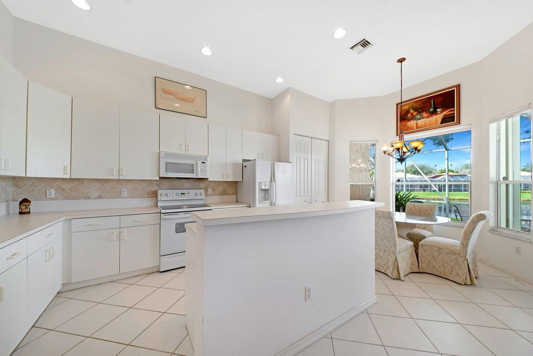 For Sale: $550,000 (3 beds, 2 baths, 2221 Square Feet)