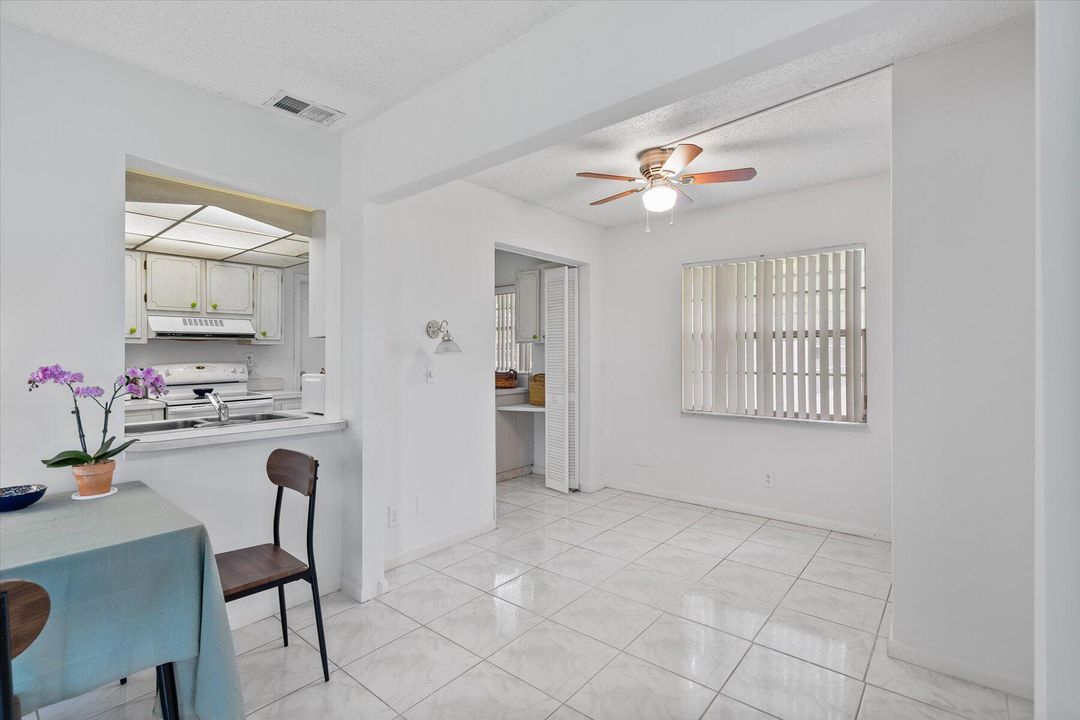 For Sale: $299,990 (2 beds, 2 baths, 1317 Square Feet)