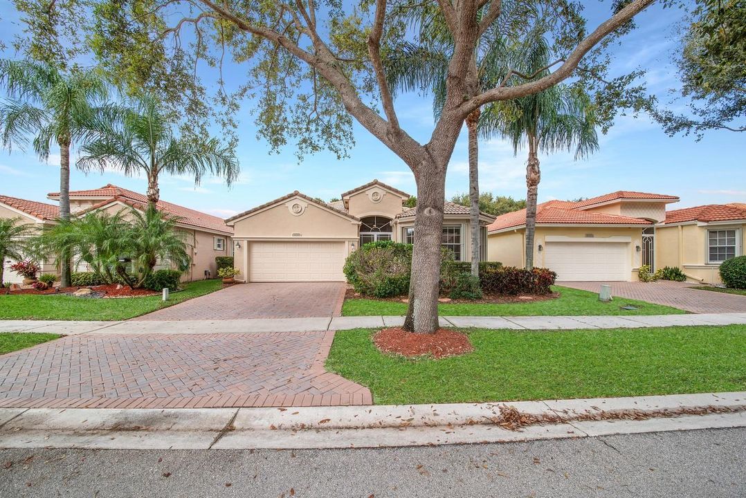 For Sale: $550,000 (3 beds, 2 baths, 2221 Square Feet)