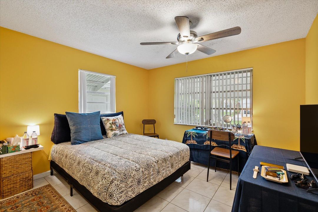 For Sale: $299,990 (2 beds, 2 baths, 1317 Square Feet)