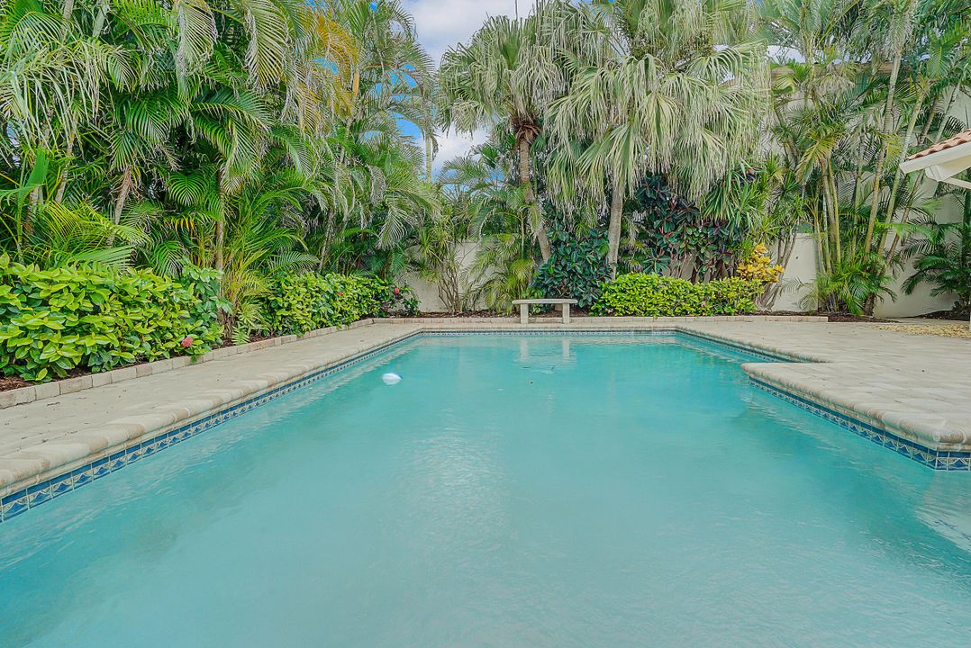 For Sale: $2,000,000 (3 beds, 3 baths, 1926 Square Feet)