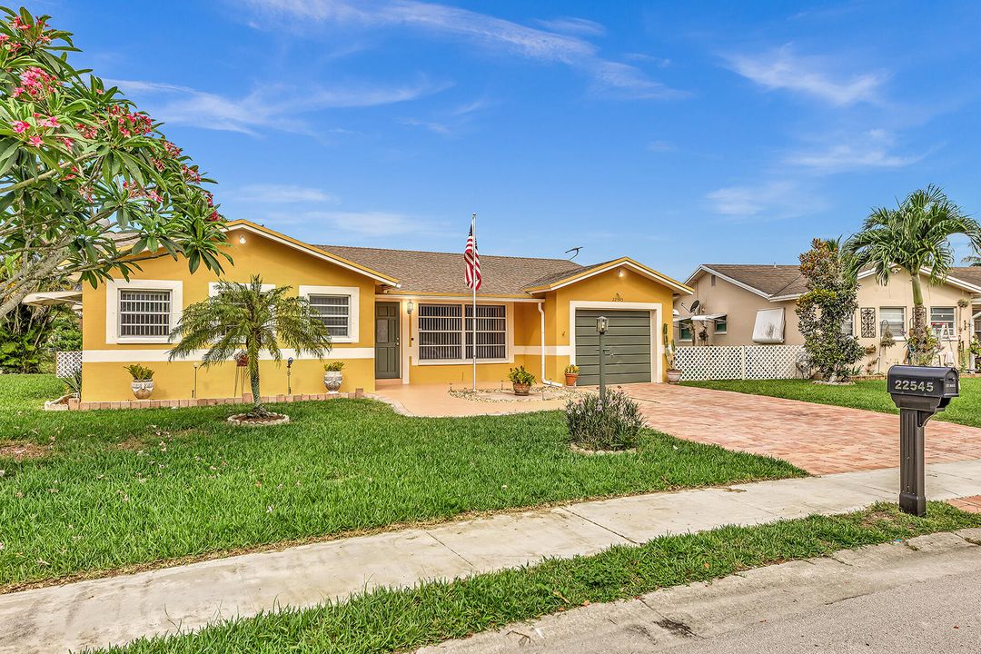 Active With Contract: $3,400 (4 beds, 2 baths, 1271 Square Feet)