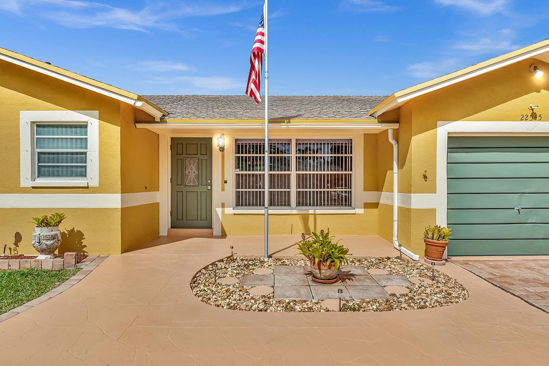 Active With Contract: $3,400 (4 beds, 2 baths, 1271 Square Feet)