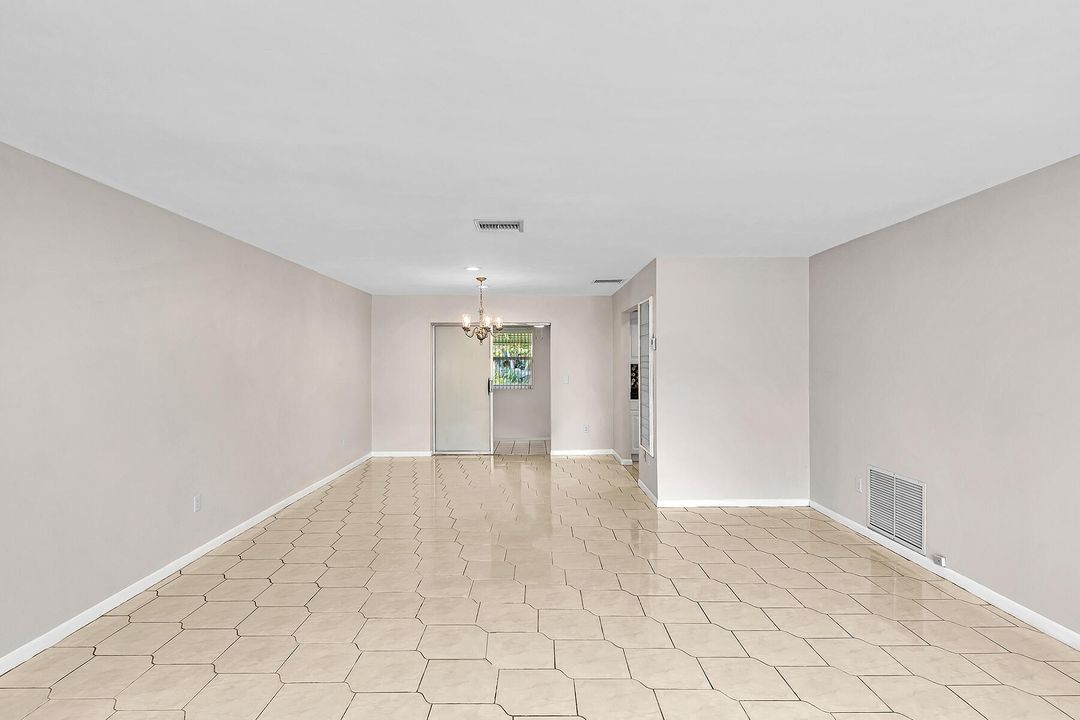 Active With Contract: $3,400 (4 beds, 2 baths, 1271 Square Feet)