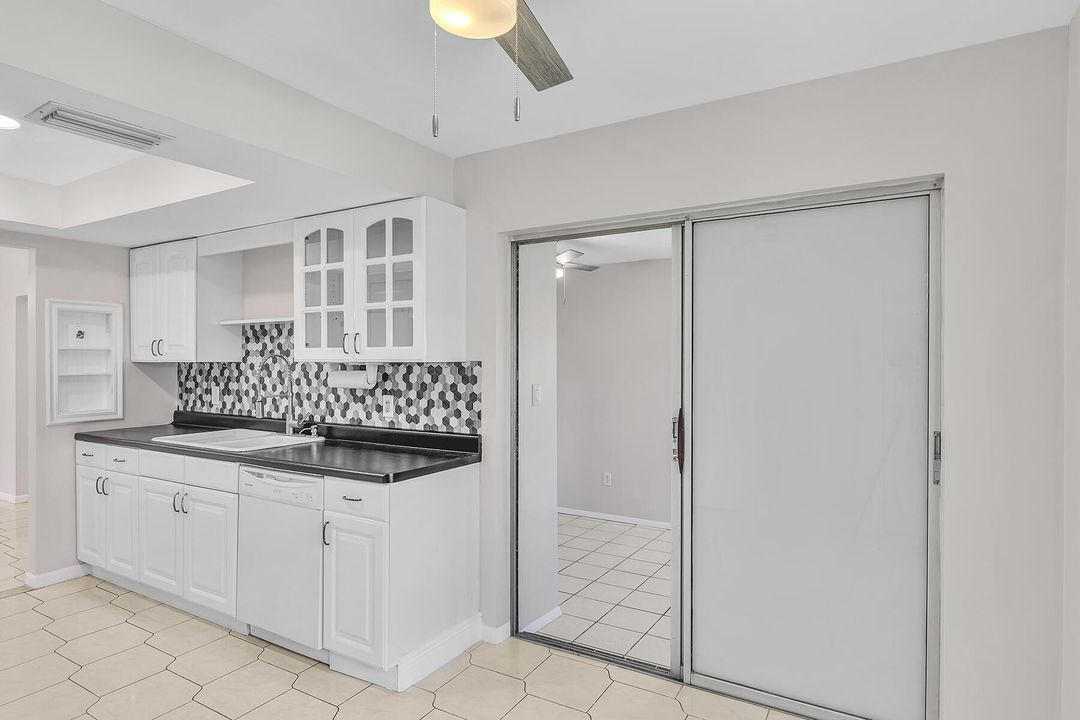 Active With Contract: $3,400 (4 beds, 2 baths, 1271 Square Feet)