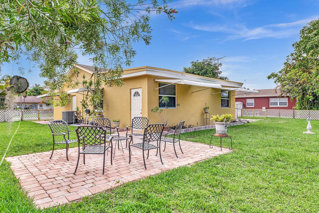 Active With Contract: $3,400 (4 beds, 2 baths, 1271 Square Feet)