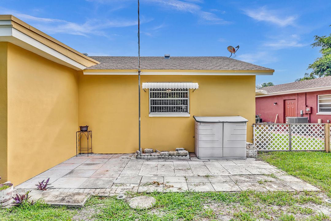 Active With Contract: $3,400 (4 beds, 2 baths, 1271 Square Feet)