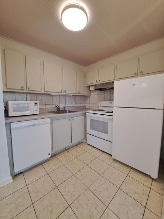 For Sale: $84,999 (1 beds, 1 baths, 570 Square Feet)