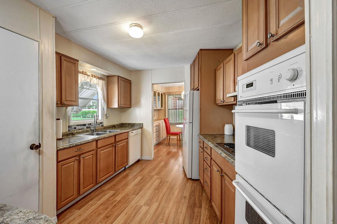 For Sale: $179,500 (2 beds, 2 baths, 1344 Square Feet)