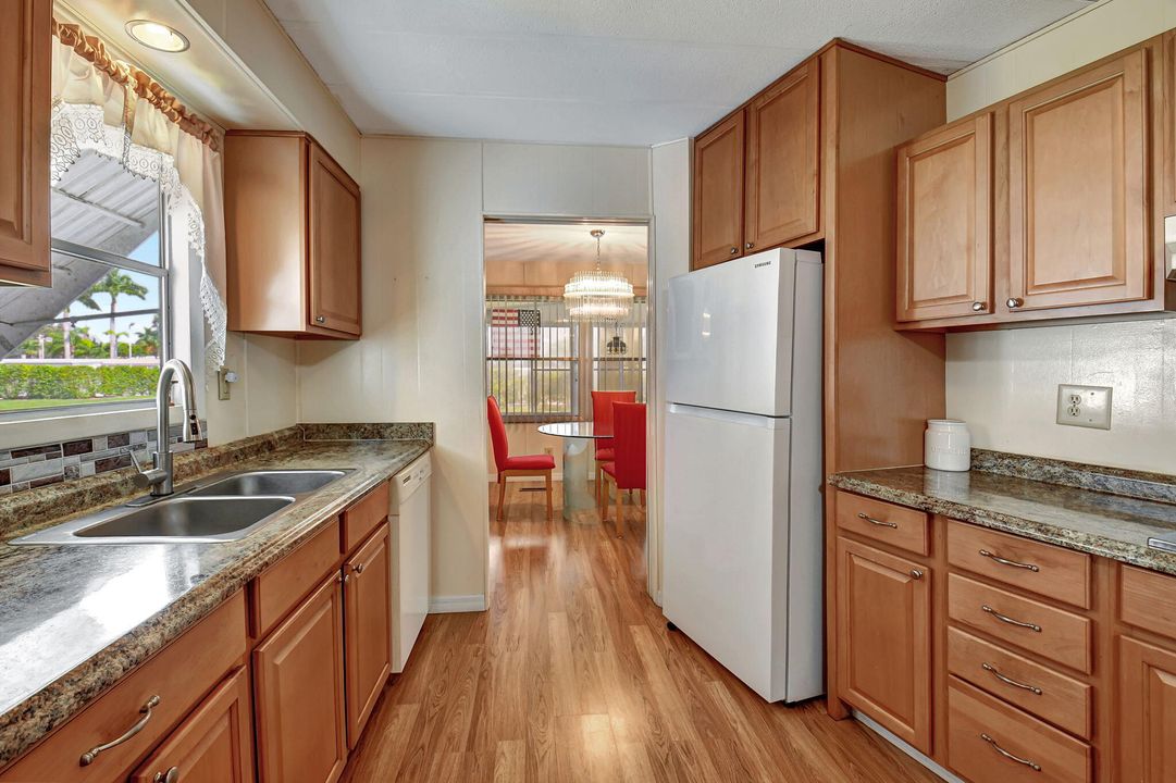 For Sale: $179,500 (2 beds, 2 baths, 1344 Square Feet)