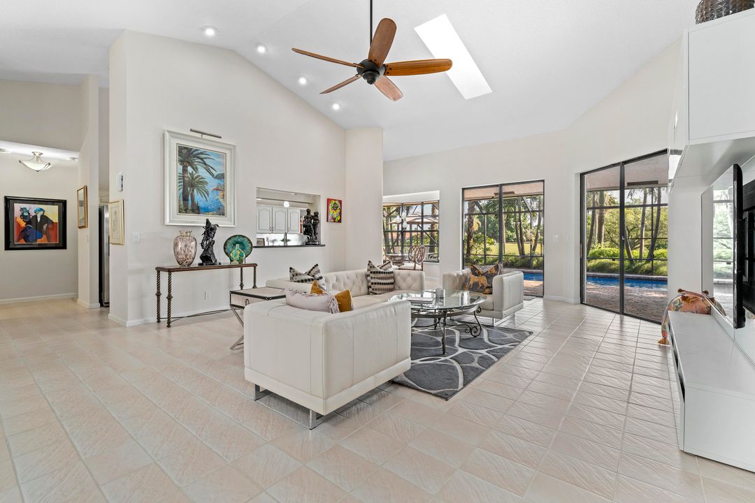 Active With Contract: $950,000 (3 beds, 3 baths, 2428 Square Feet)