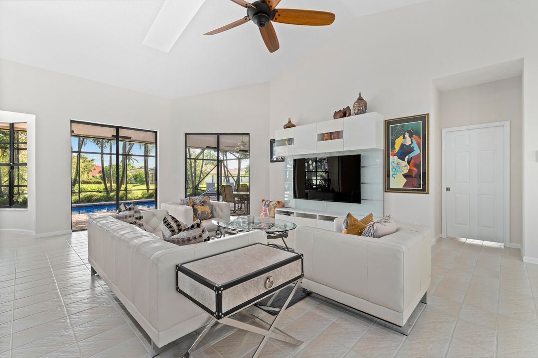 Active With Contract: $950,000 (3 beds, 3 baths, 2428 Square Feet)