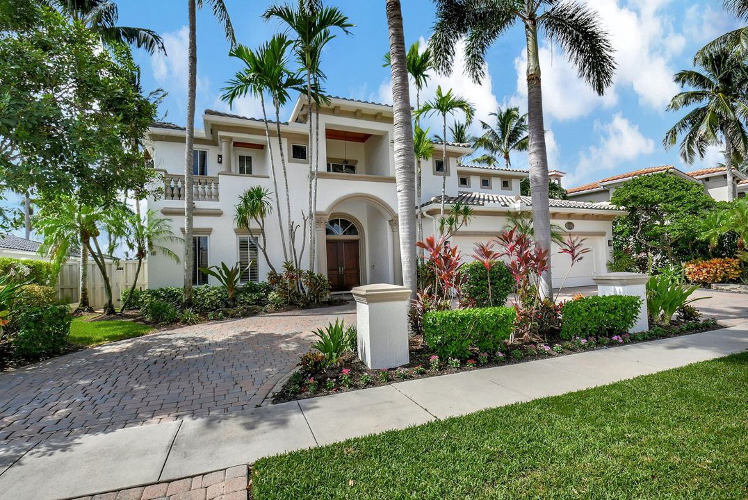 For Sale: $4,490,000 (5 beds, 4 baths, 4917 Square Feet)