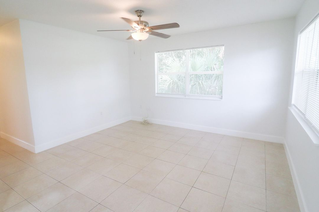 For Sale: $245,000 (3 beds, 1 baths, 864 Square Feet)